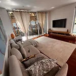 Modern Beachside Suite-Just Steps From Bondi Beach
