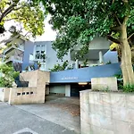 Modern Beachside Suite-Just Steps From Bondi Beach