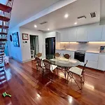 Modern Beachside Suite-Just Steps From Bondi Beach
