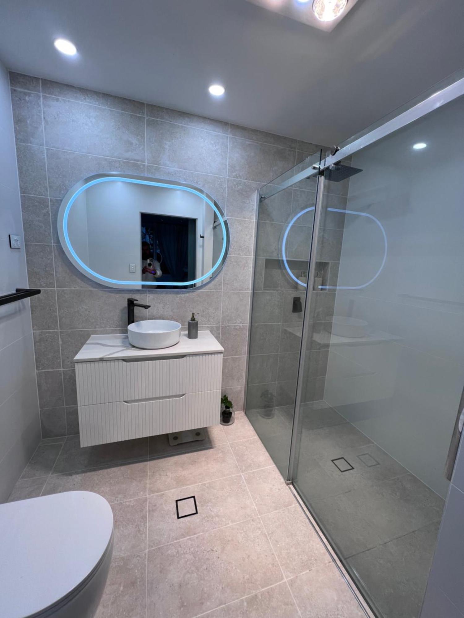 Modern Beachside Suite-just Steps From Bondi