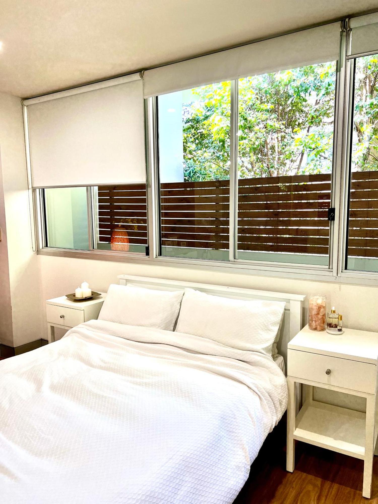 Modern Beachside Suite-just Steps From Bondi