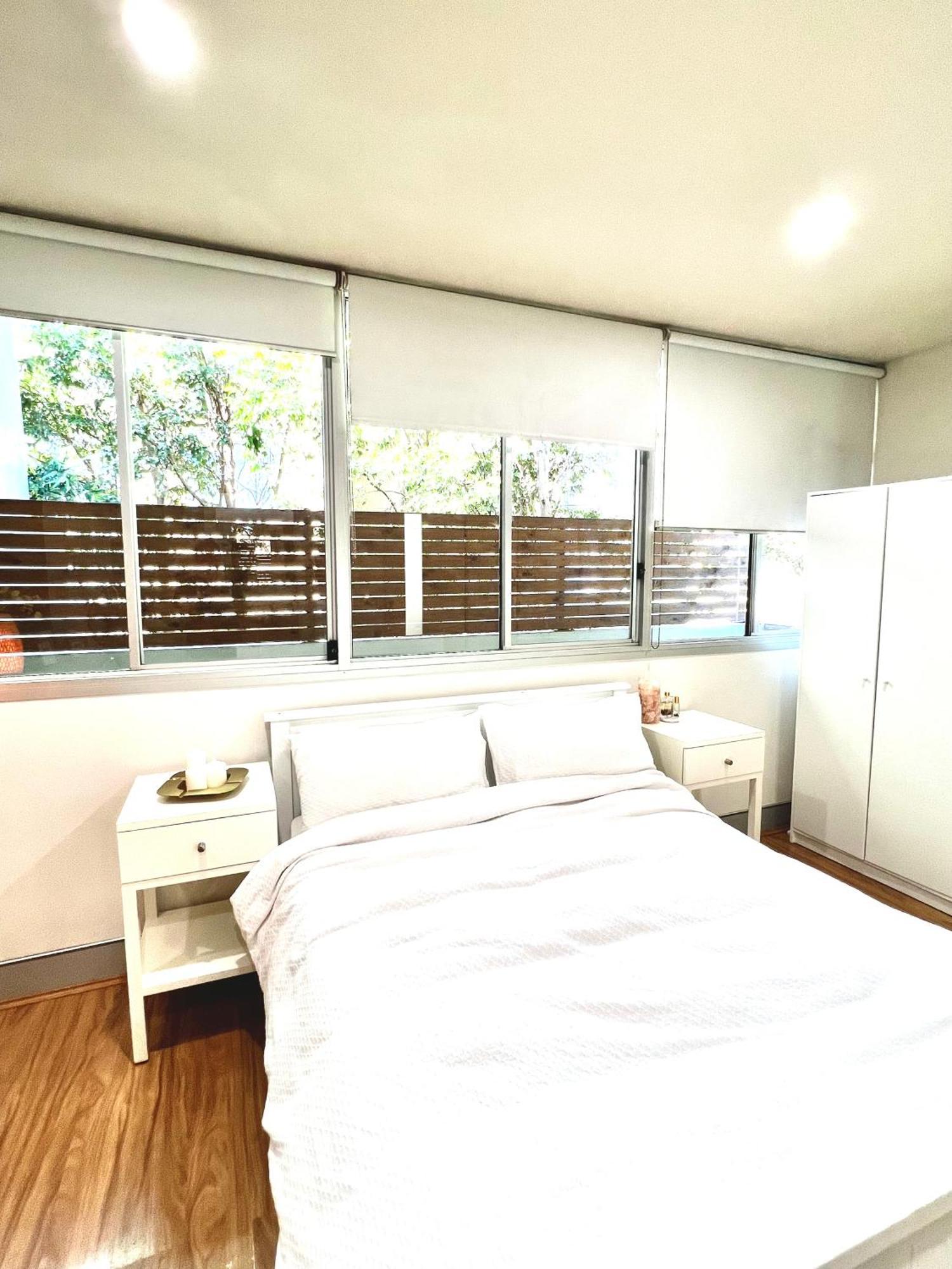 Modern Beachside Suite-just Steps From Bondi