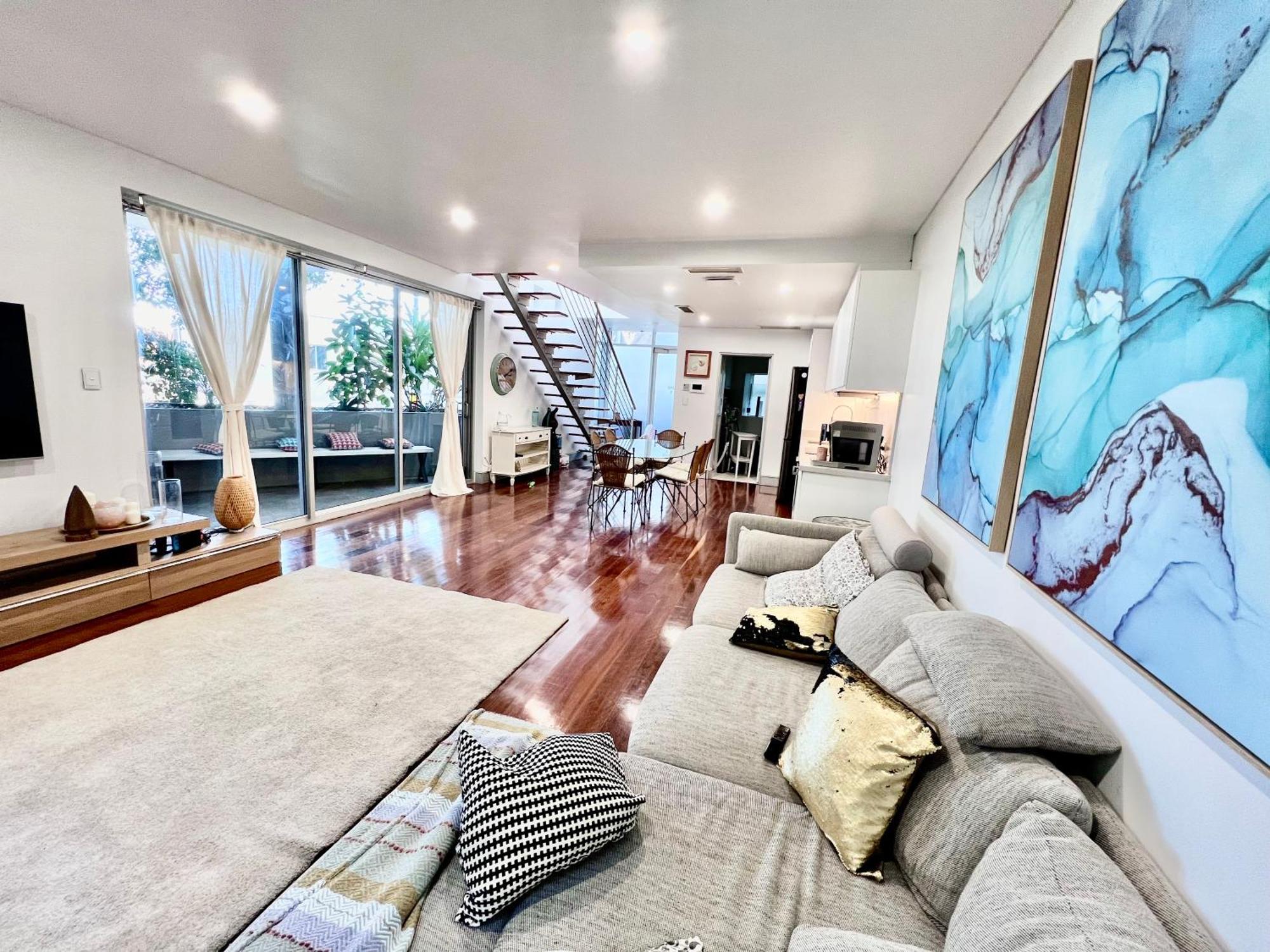 Modern Beachside Suite-just Steps From Bondi Guest house *