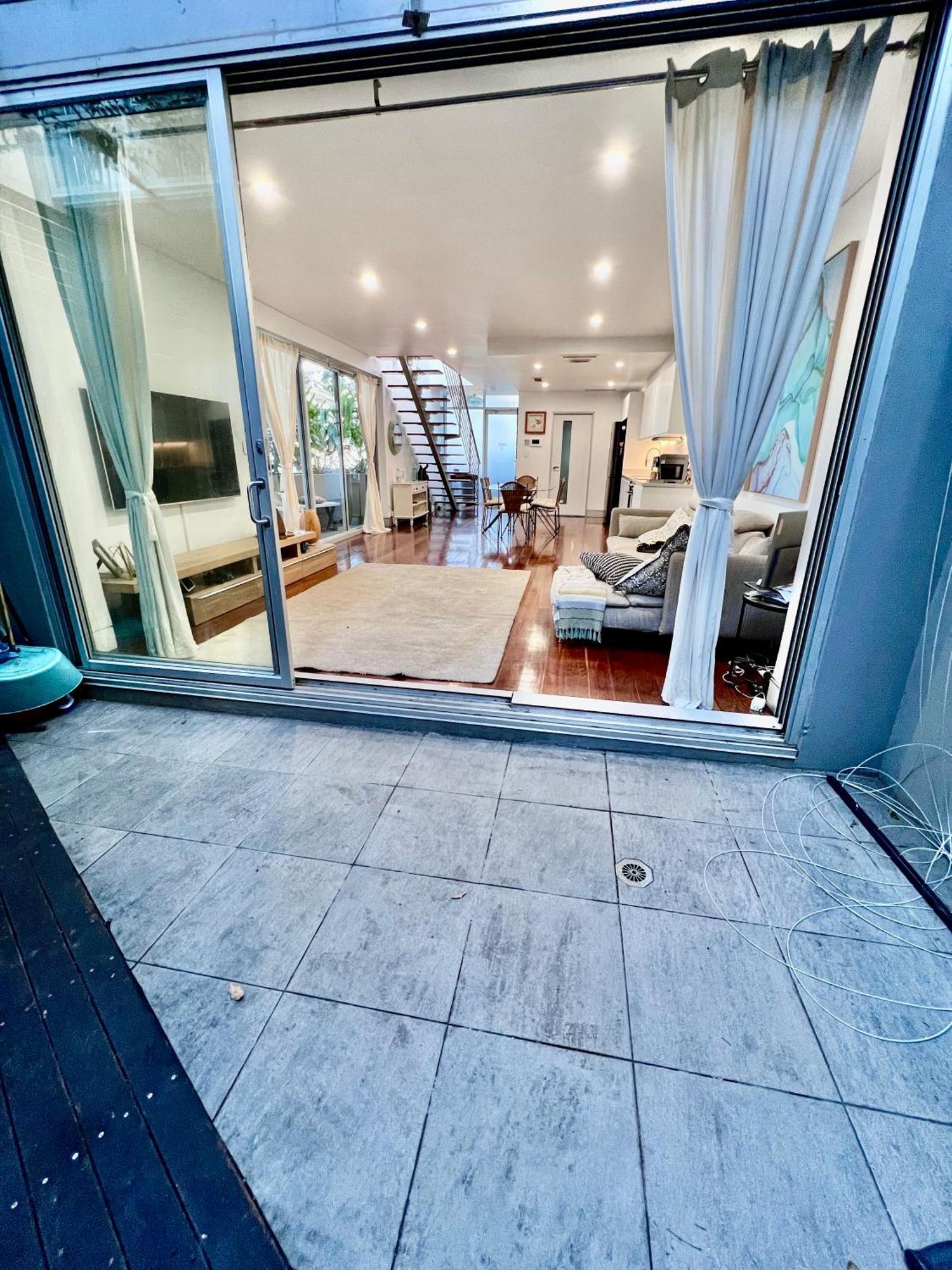 Modern Beachside Suite-just Steps From Bondi Sydney